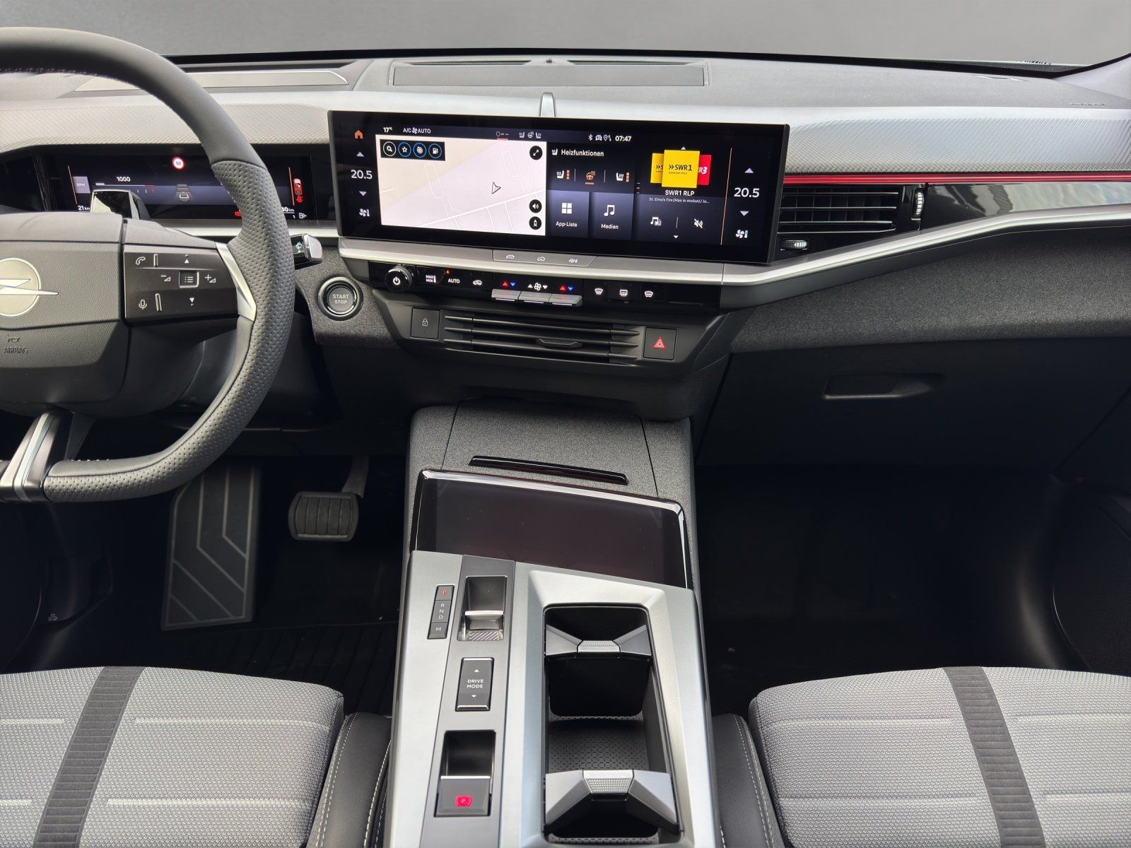 Fahrzeugabbildung Opel Grandland 1.2 Mild-Hybrid Ultimate/PANO/KAMERA/