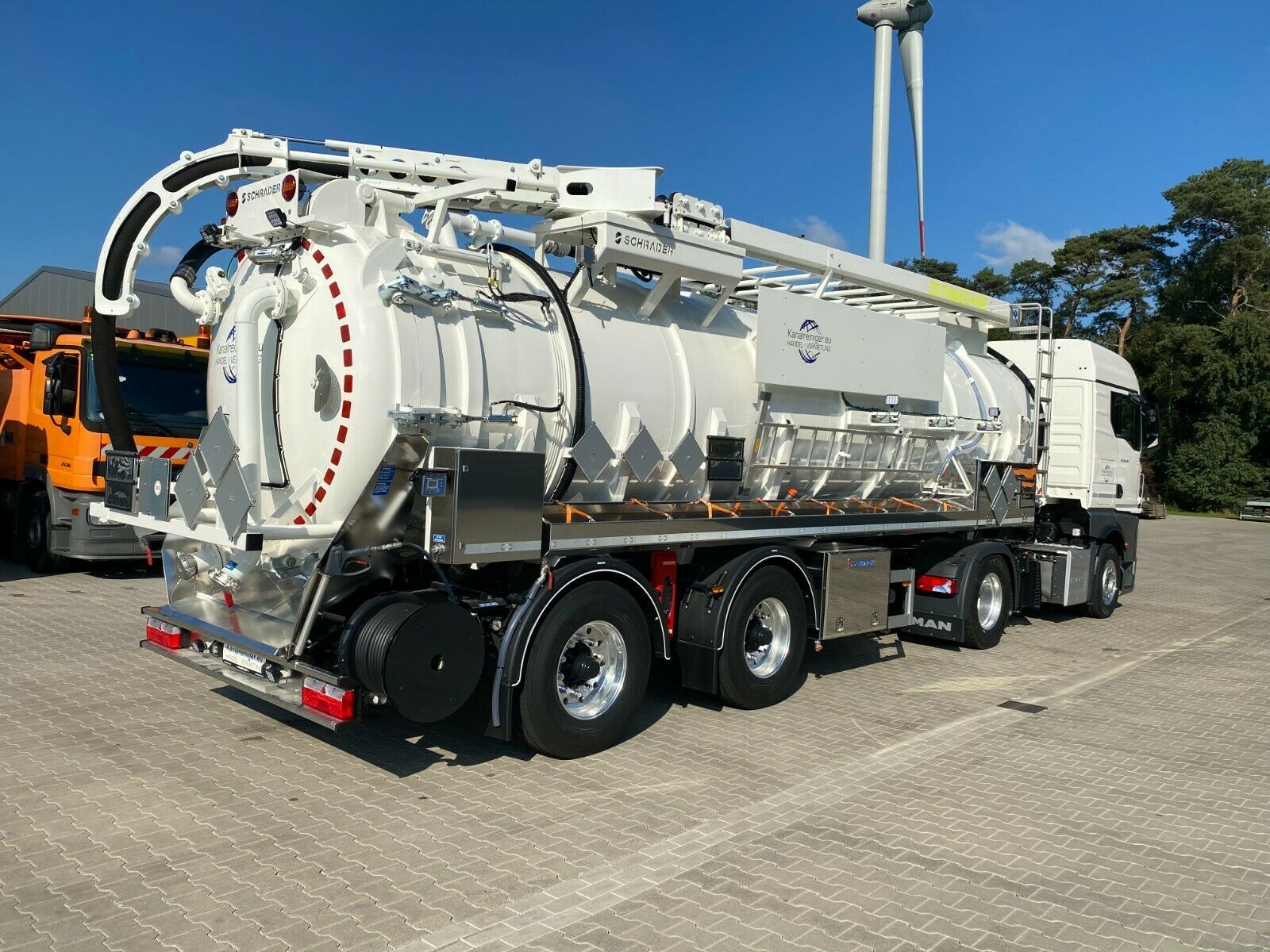 Fahrzeugabbildung MAN TGX 18.470 mit Schrader S/D ADR Auflieger