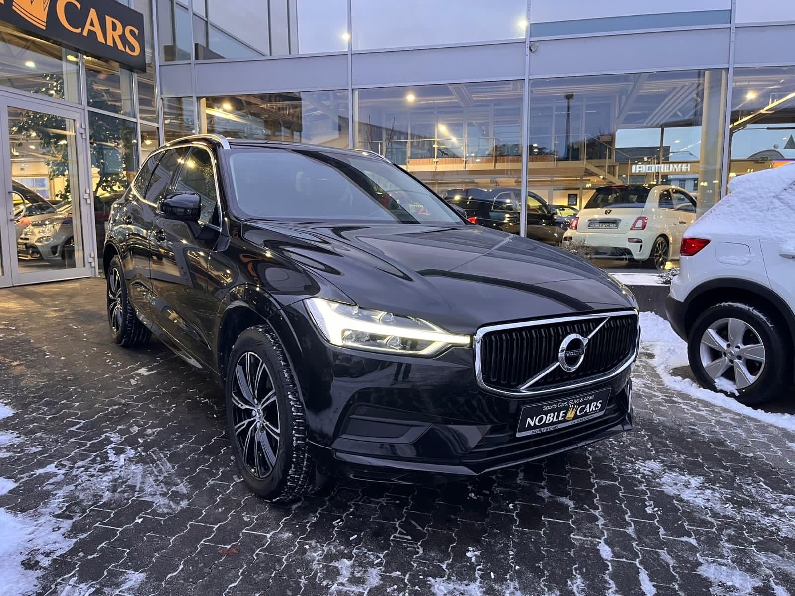 Fahrzeugabbildung Volvo XC60 Momentum Pro 2WD NAVI LEDER ALU