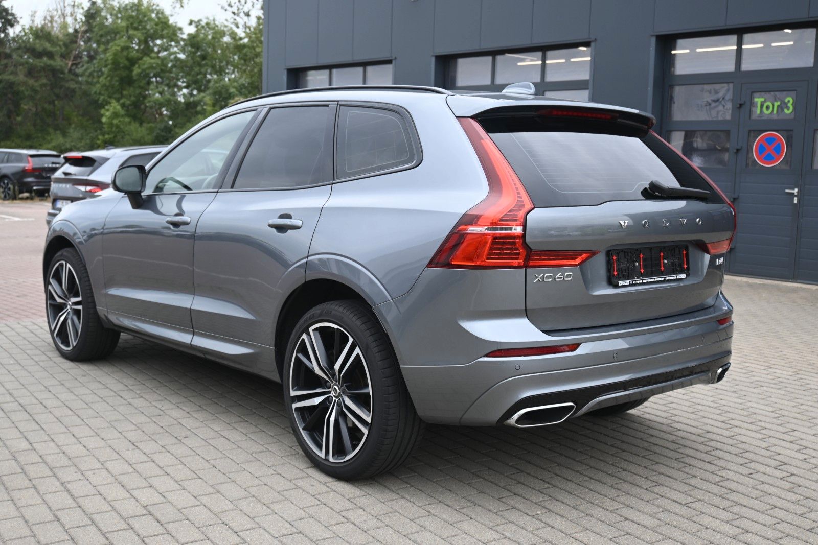 Fahrzeugabbildung Volvo XC60 B4 D AWD R Design*STDHZG*PANO*RFK*ACC