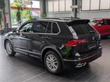 Volkswagen Tiguan 2.0 TDI SCR DSG R-Line AHK Navi 1.Hand - VW Tiguan Gebrauchtwagen in Mannheim