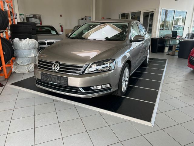 Volkswagen PASSAT LIM. HIGHLINE BLUEMOTION/NAVI/LEDER/XENON