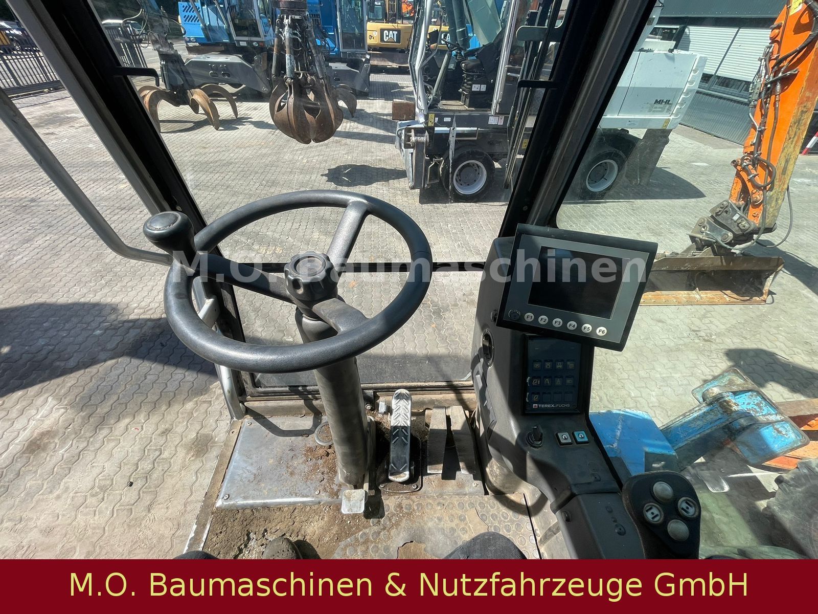 Fahrzeugabbildung Fuchs MHL 320/ZSA/Hochfahrbare Kabine/