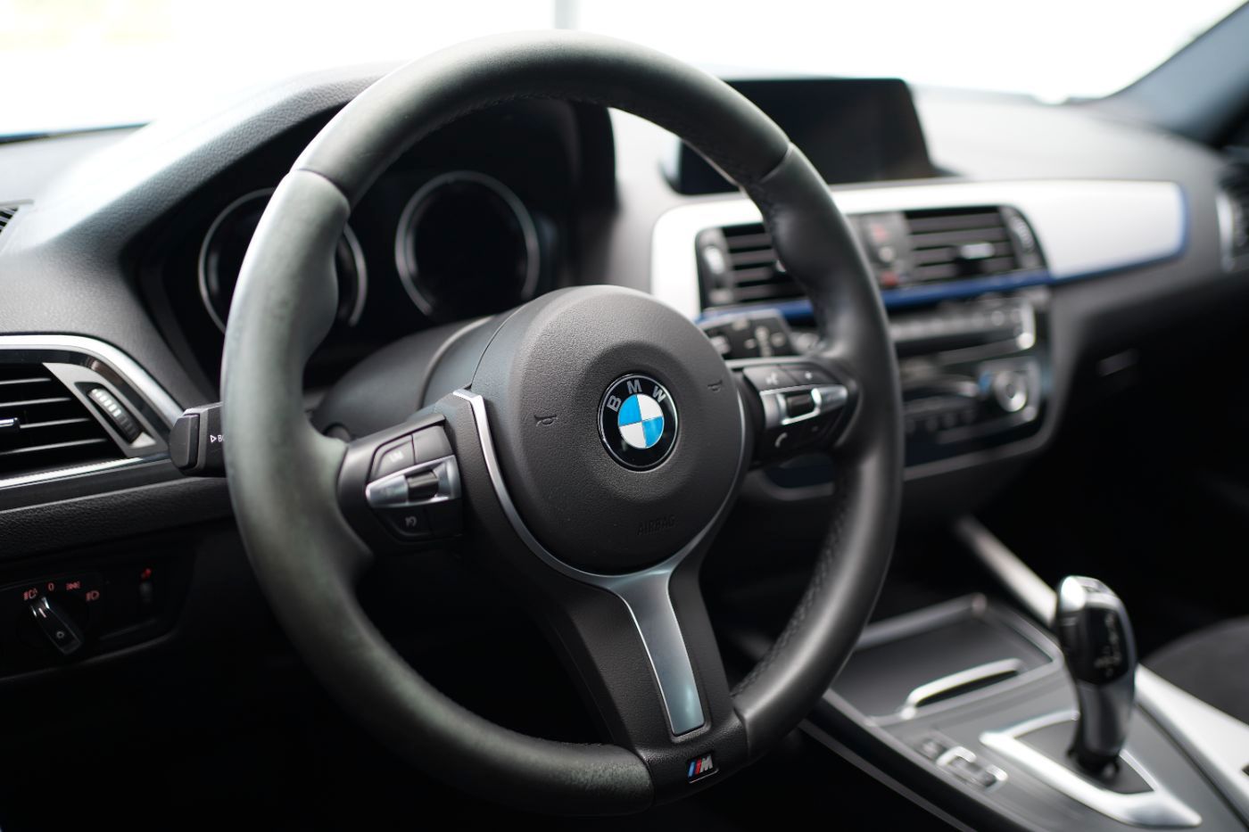 Fahrzeugabbildung BMW 118iA M-Sport KlimaA+LED+Navi+PDC+SHZ+Multi-Lenk