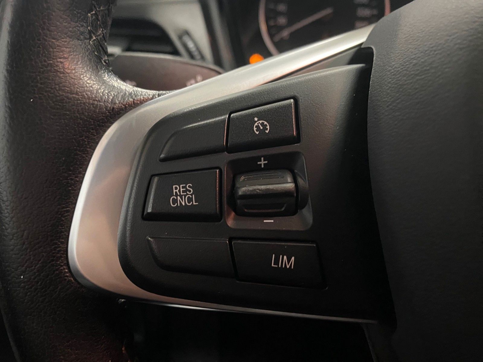 Fahrzeugabbildung BMW 218 Active Tourer 218d Advantage+NAVIGATION+LED+