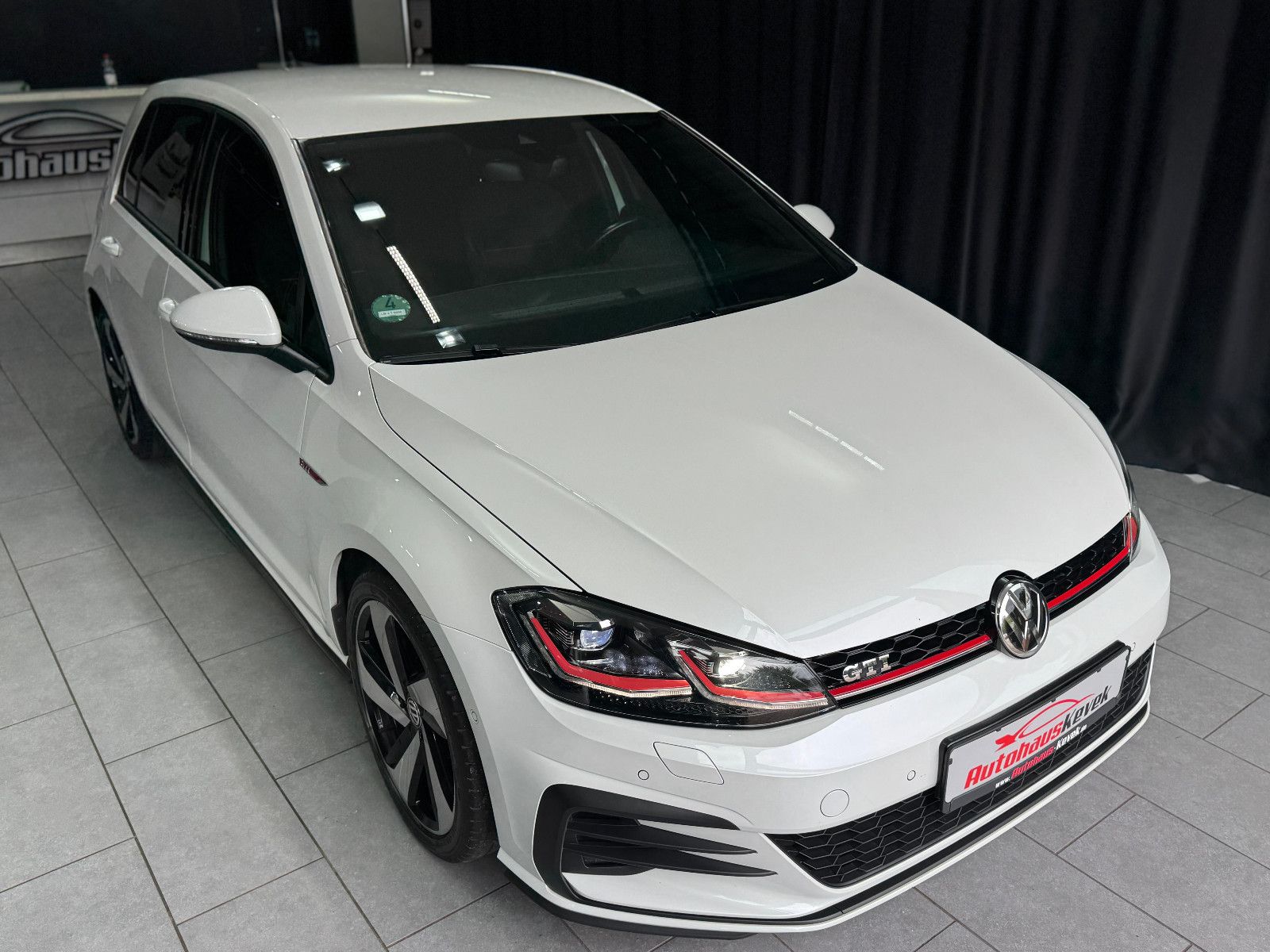 Fahrzeugabbildung Volkswagen Golf VII Lim. GTI BMT/Start-Stopp