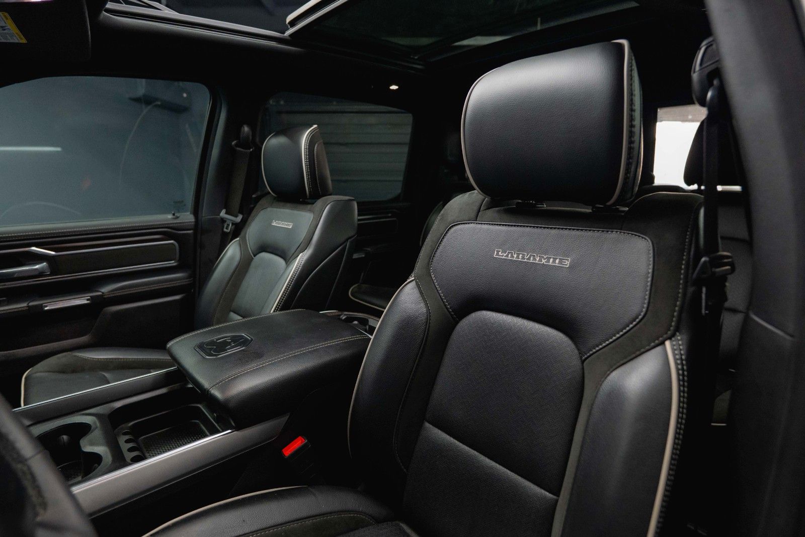 Fahrzeugabbildung Dodge RAM 3.0 MY 25 TWIN TURBO LARAMIE Night Pano ACC