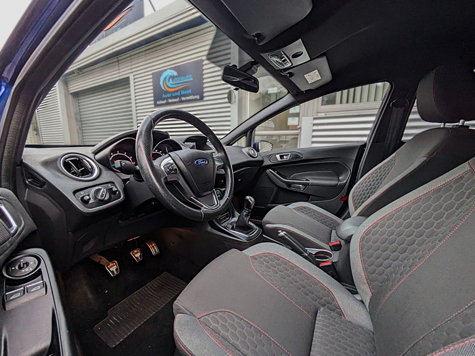 Fahrzeugabbildung Ford Fiesta ST-Line KLIMAAUT NAVI SITZH. 1.Hd