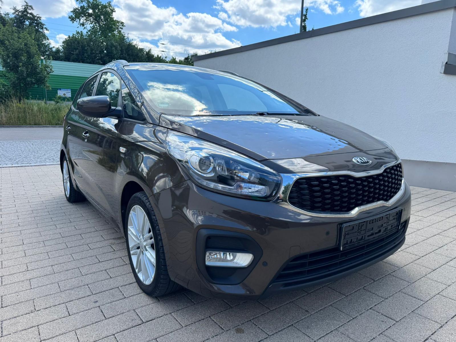 Kia Carens Dream Team HECK UND HAGELSCHADEN 7-Sitzer