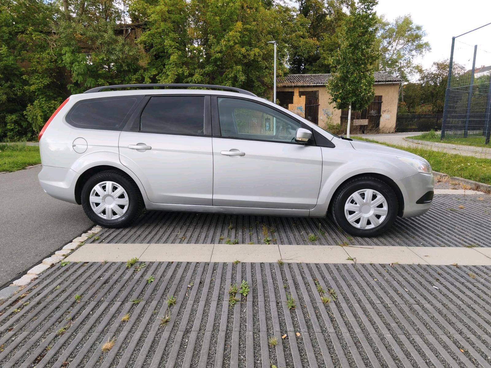 Ford Focus 2010 — photo 7