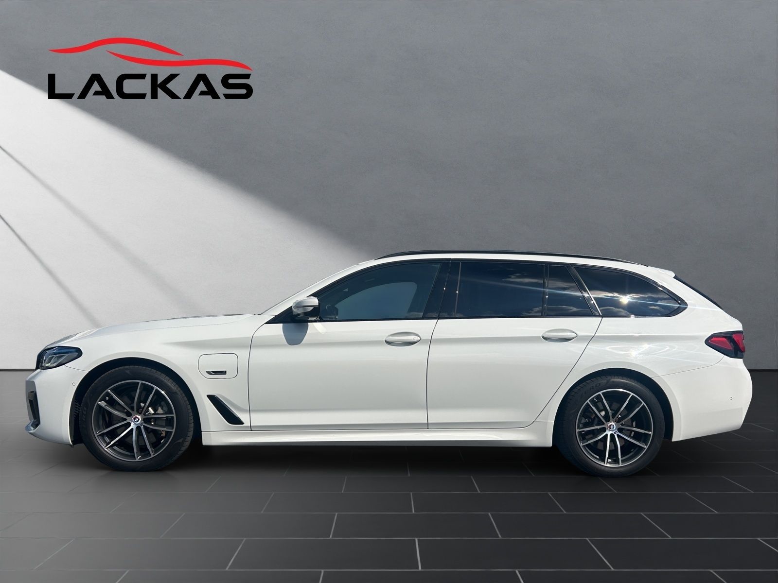 BMW 530 e Touring 530 e M-PAKET*LEDER*CARPLAY imagem 2