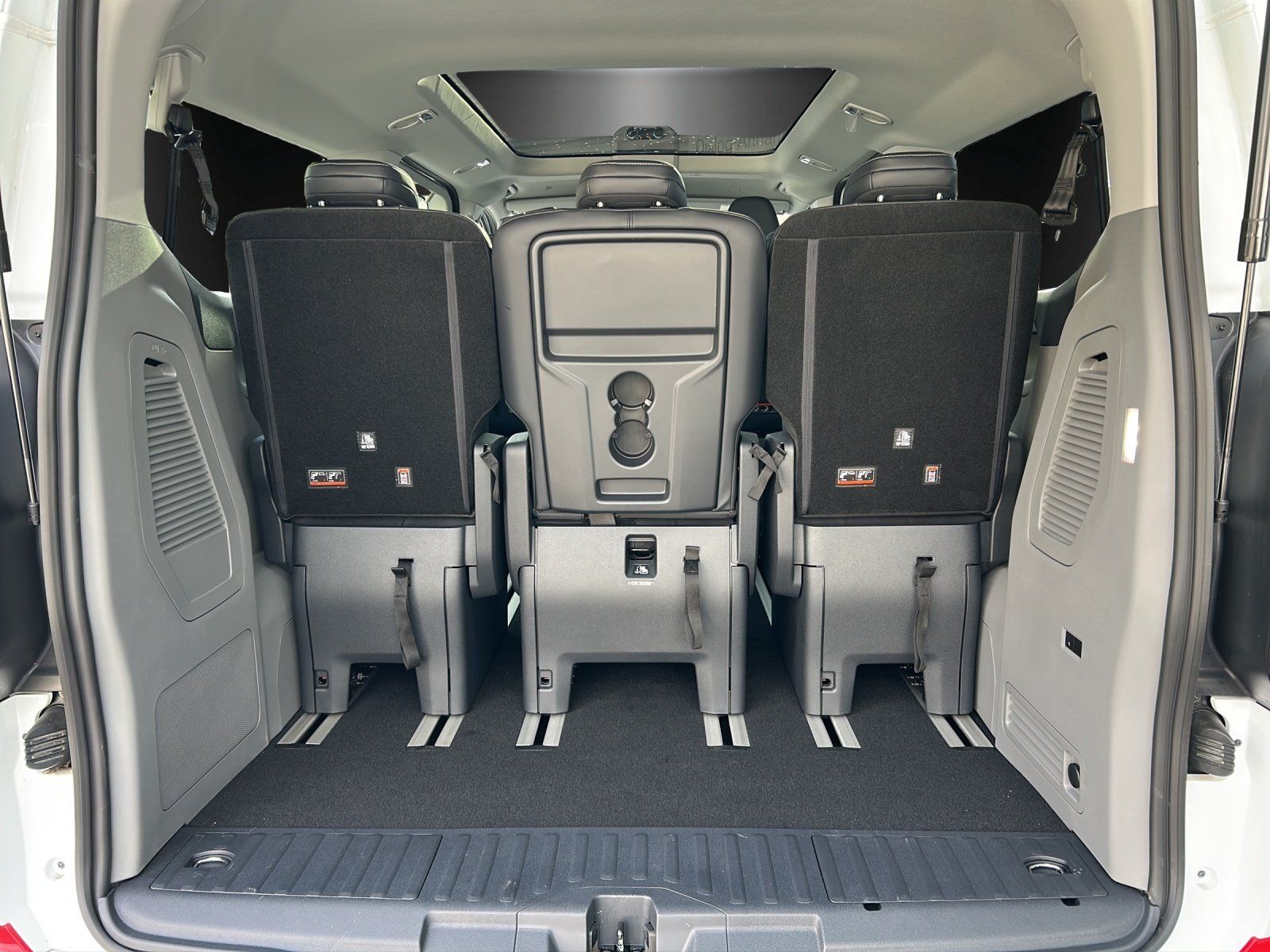 Fahrzeugabbildung Ford Tourneo Custom Titanium elekt. Tür Techn. Pak.