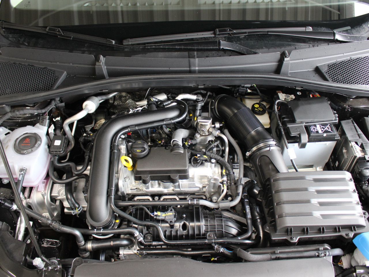 Fahrzeugabbildung SKODA Fabia 1.0 TSI Selection DSG/CAM/PDC/WINTER