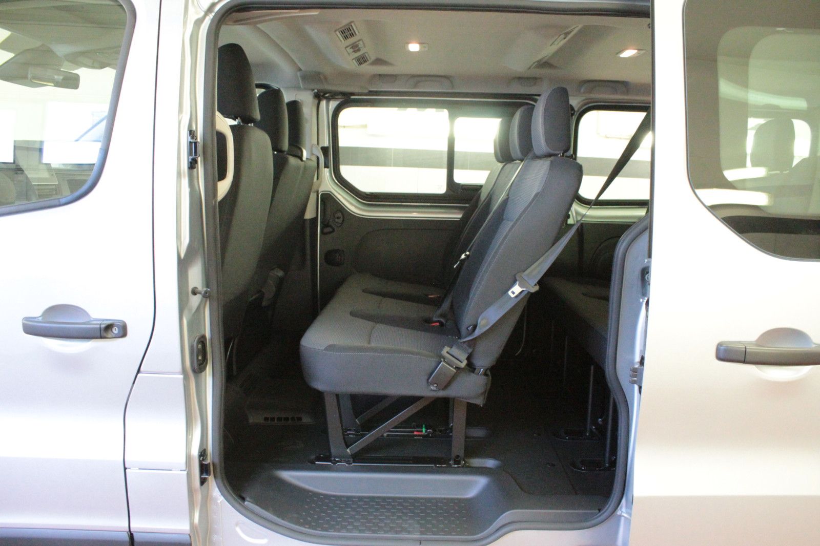 Fahrzeugabbildung Renault Trafic Dci 150 Grdt Evolution *Rollstuhlrampe*
