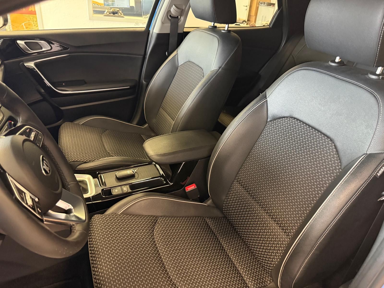 Fahrzeugabbildung Kia XCeed 1.5 TGDI Mild Hybrid Spirit / WENIG KM/LED