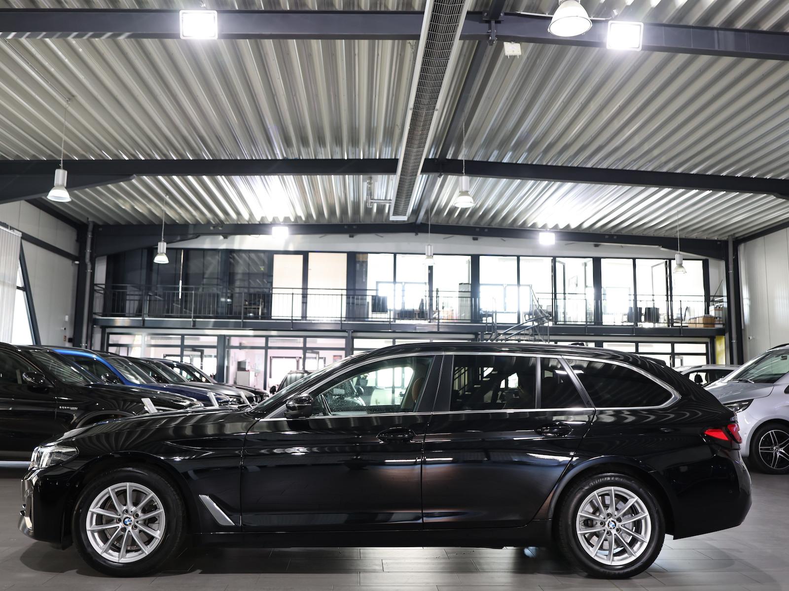 BMW 520i Touring BUSINESS BLACK & BROWN / H/K / LED