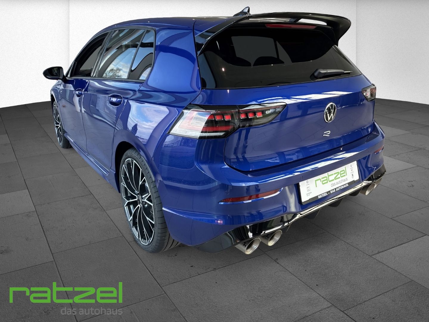 Fahrzeugabbildung Volkswagen Golf R VIII 2.0 Akra+Performance Paket+IQ.Light