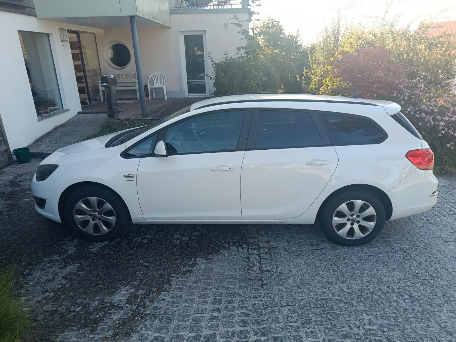 Opel Astra 2013 — interior