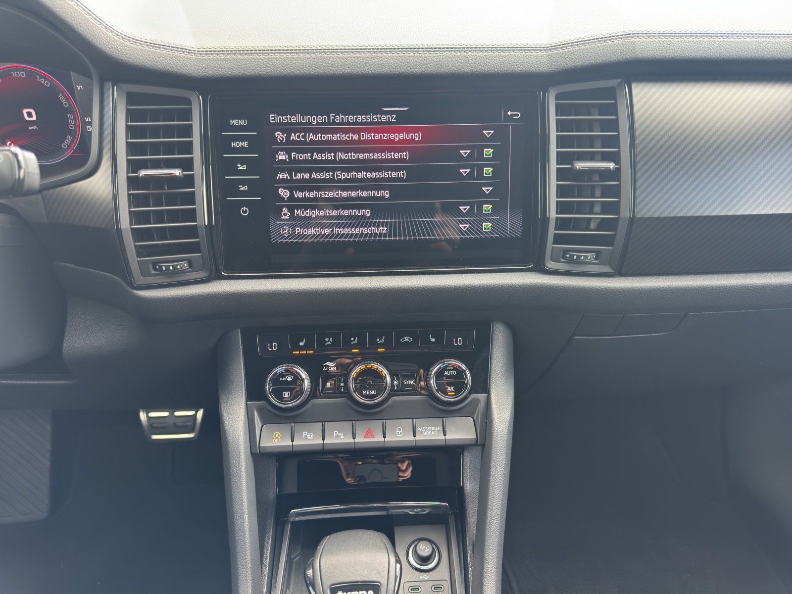 Fahrzeugabbildung SKODA Kodiaq 2.0 TDI Sportline 4x4/ST-HZ/KAMERA/ACC/7S
