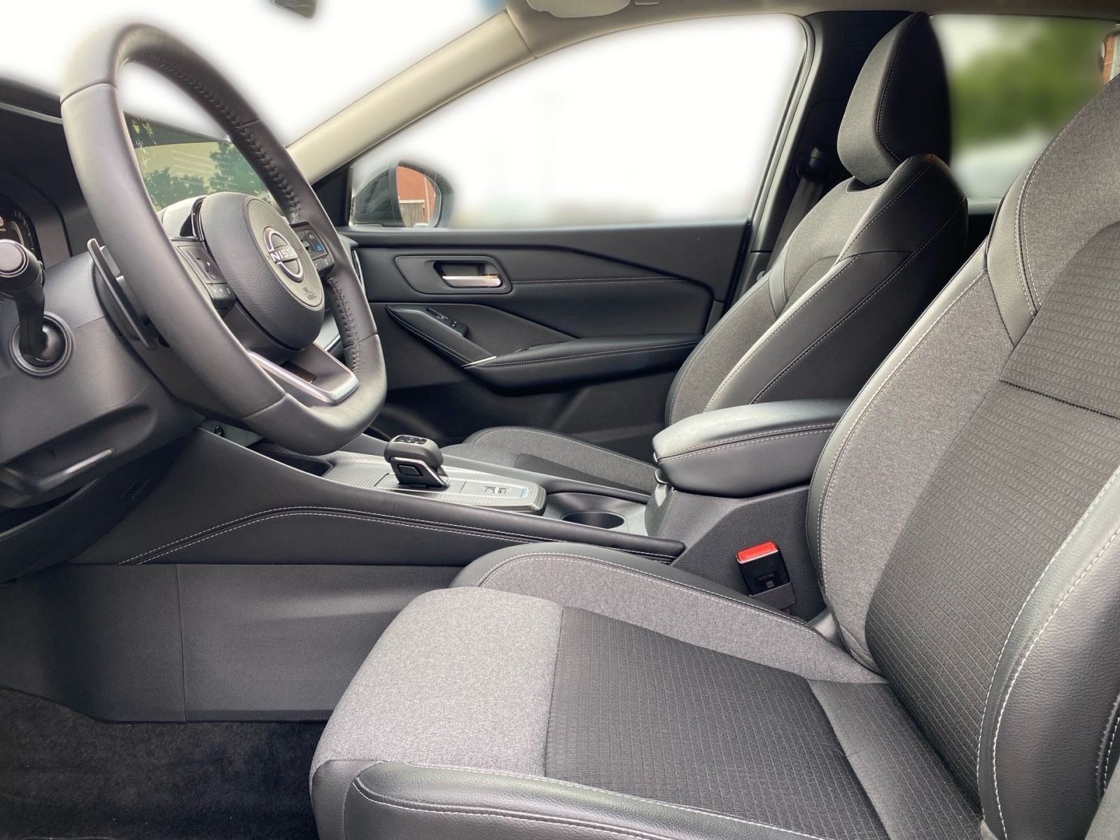 Fahrzeugabbildung Nissan Qashqai 1.3 DIG-T AT MHEV N-Connecta *Pano*360'*