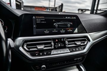 Fahrzeugabbildung BMW 430i Cabrio M Sport|KAMERA|SHADOWLINE|AMBIENTE