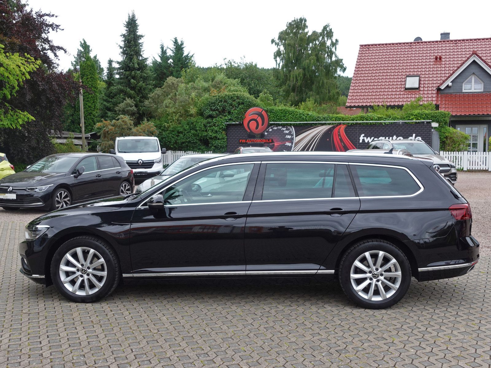 Fahrzeugabbildung Volkswagen Passat Variant 2.0 TDI DSG Elegance IQ-Light AHK