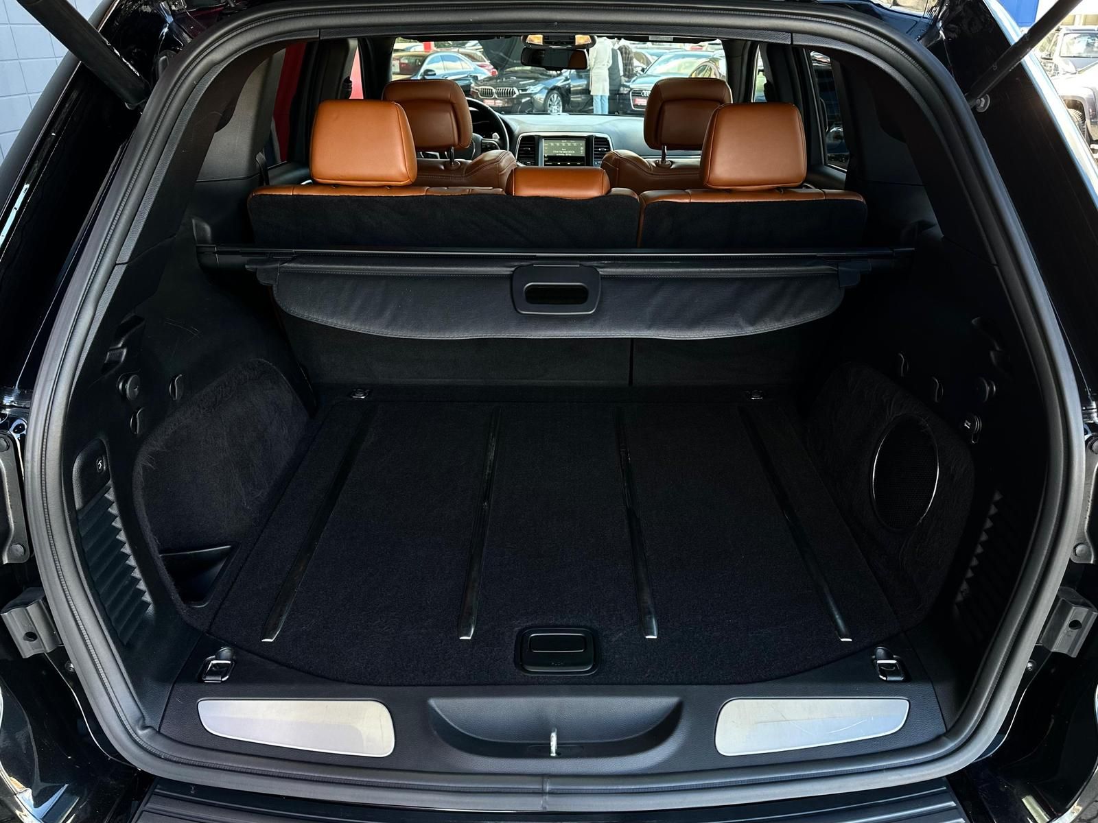 JEEP Grand Cherokee 6.4 HEMI SRT 4x4* BIXEN#AHK#PANO - Image 7