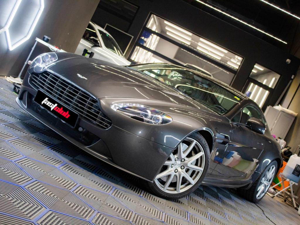 Aston Martin V8 Vantage