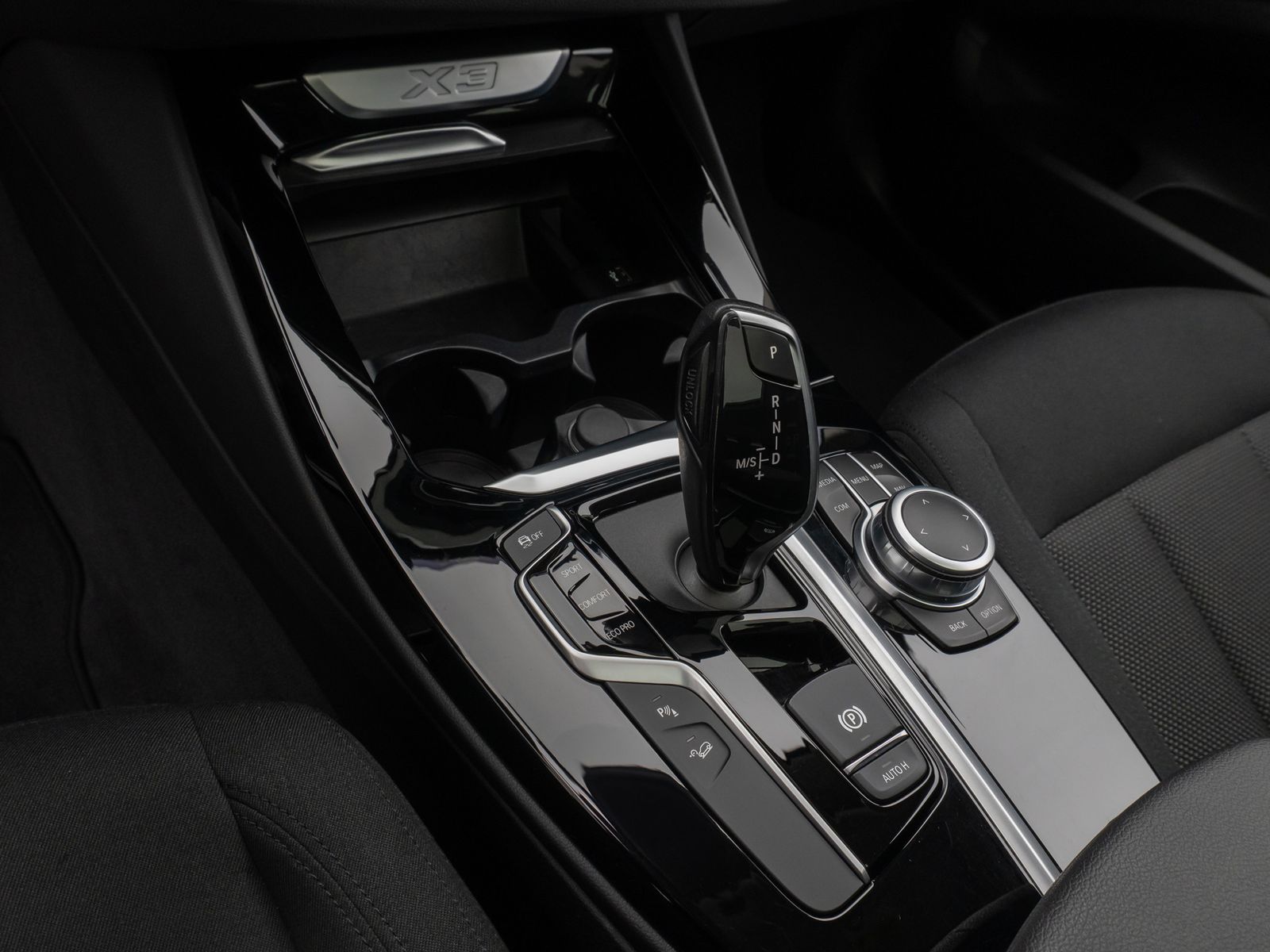 Fahrzeugabbildung BMW X3 xD20d Panorama Kamera DAB HiFi AHK Alarm 19"
