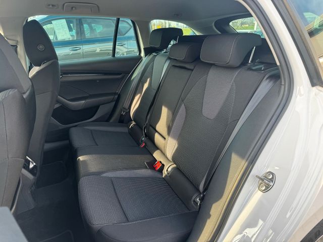 Fahrzeugabbildung Skoda Octavia Combi 2,0 TDI DPF >NAV/LED/PDC/SmartLink