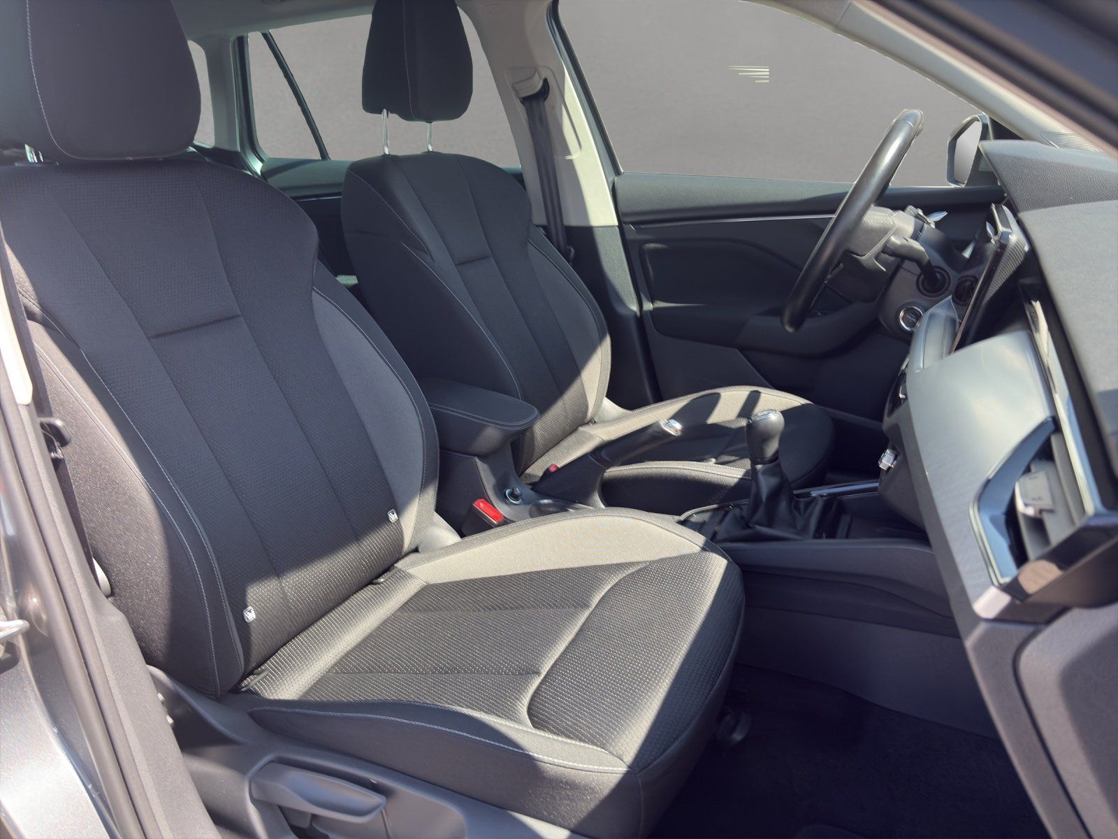 Fahrzeugabbildung SKODA Kamiq 1.5 TSI Tour/KAMERA/VIRTUAL/SMART-LINK/