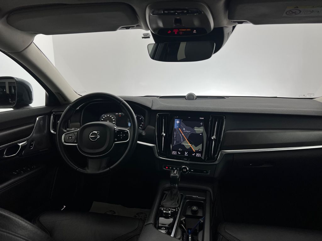 VOLVO V90 Cross Country D5 ALLRAD / 1.HD /235PS /B&W VOLVO V90 Cross Country D5 ALLRAD / 1.HD /235PS /B&W