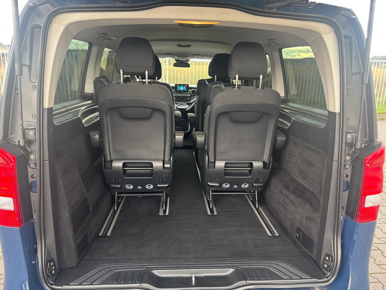 Fahrzeugabbildung Mercedes-Benz V 220 d LANG-AHK-NAV-PDC-SHZ-APP-TEMP.-DAB