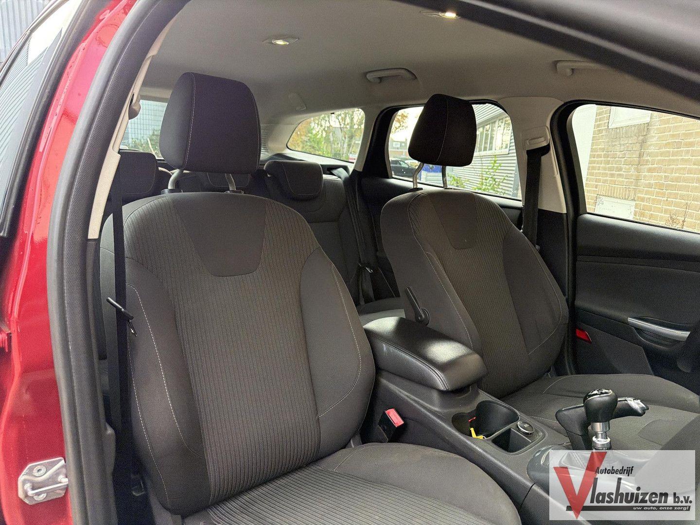 Ford Focus 2012 — engine 1.596 cm³, 150 HP (110kW)