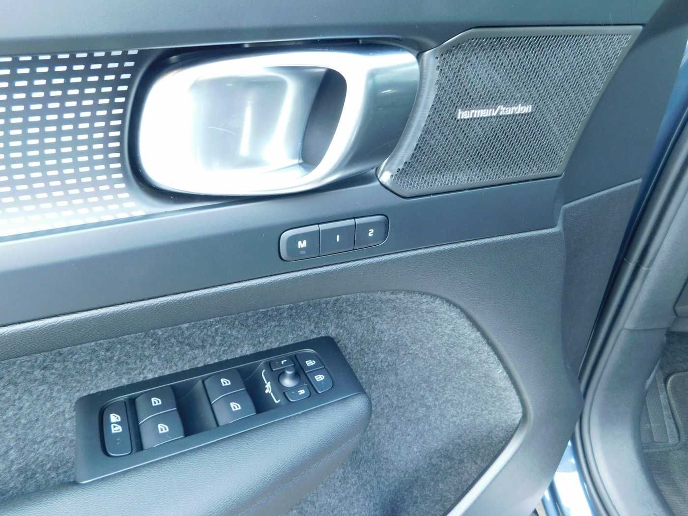 Fahrzeugabbildung Volvo XC40 B3 Plus Black Edition