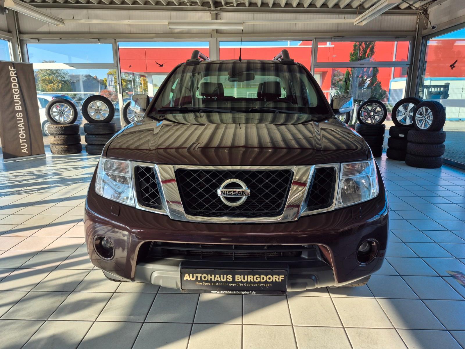 Nissan Navara Double Cab 3.0 dCi V6 231 ch BVA 4x4 / 121 000 km / Bose / Toit ouvrant / Cuir / Caméra de recul
