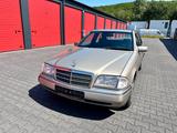 Mercedes-Benz C 180 - Mercedes-Benz 180 aus dem Jahr 1994