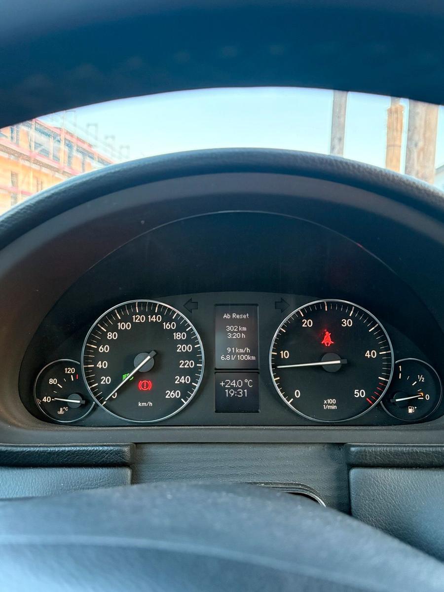 Mercedes-Benz C320 2005 — photo 7