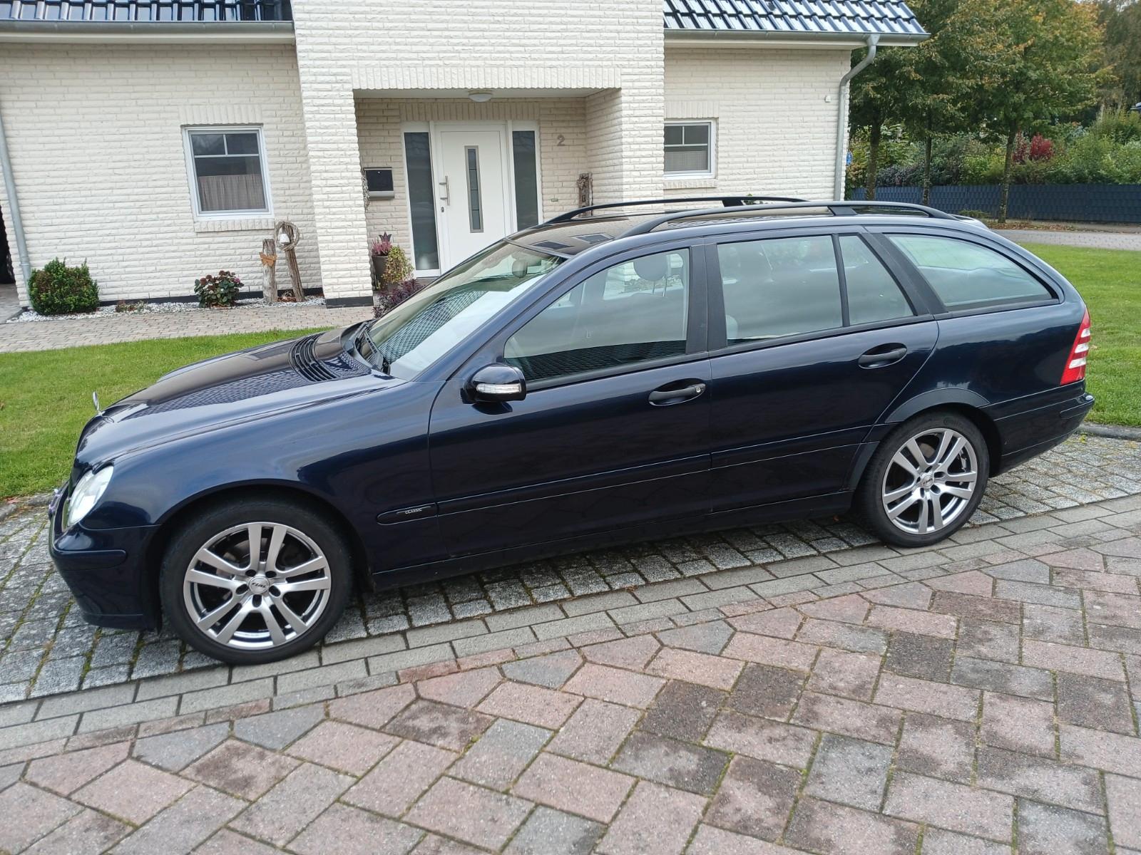 Mercedes-Benz C220 2005 — interior