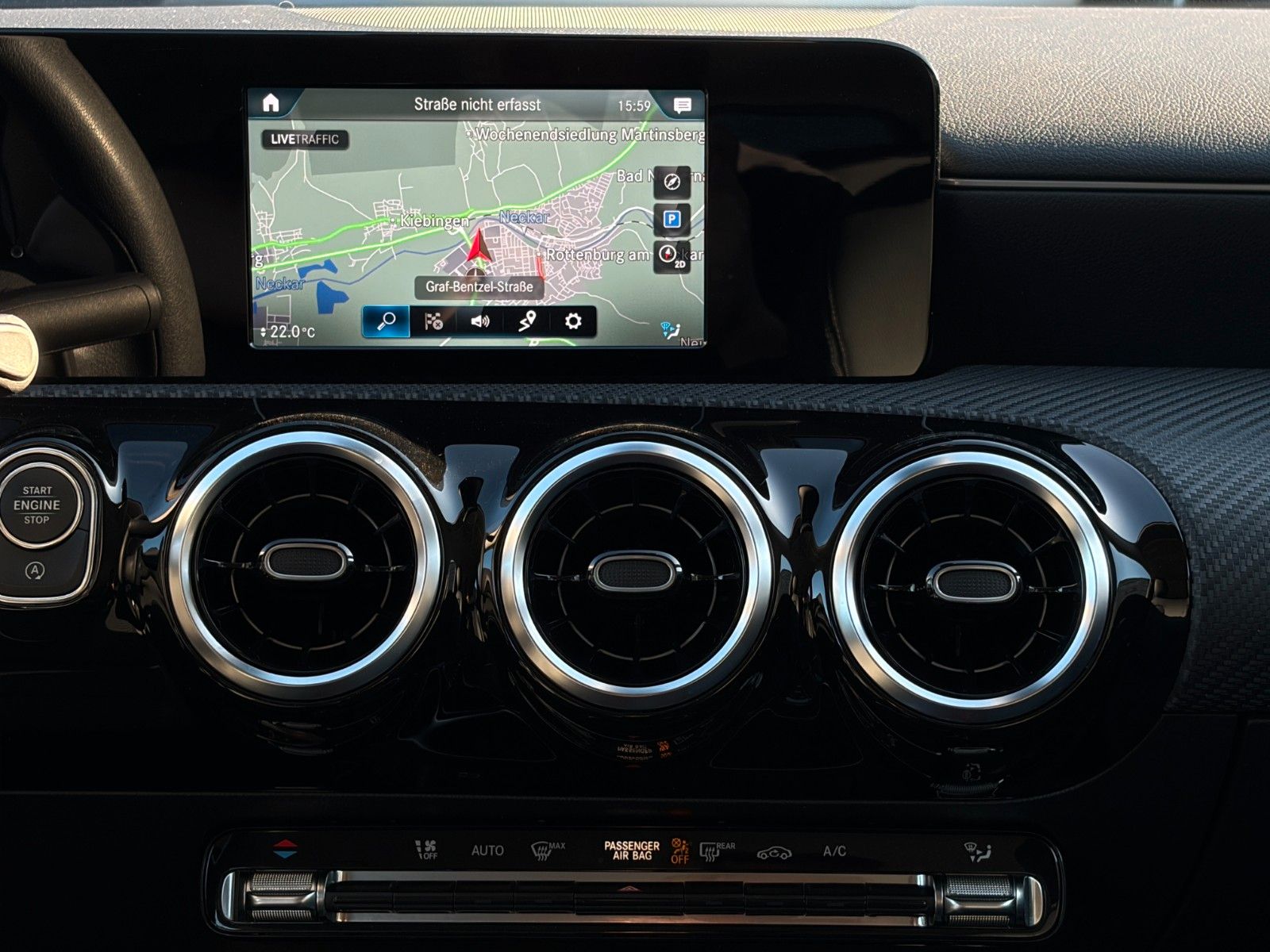 Fahrzeugabbildung Mercedes-Benz CLA 180 SB SHZ LKA MBUX CarPlay TEMP KLIMA Navi