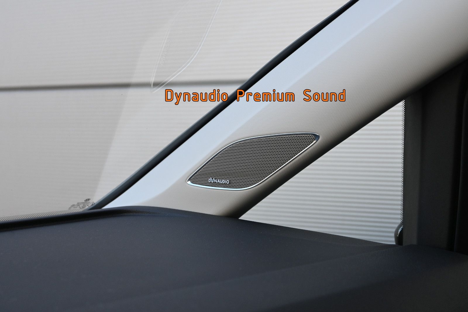 Fahrzeugabbildung Volkswagen Touran 1.5 TSI DSG °ACC°AHK°PANO°STHZ°DYNAUDIO°