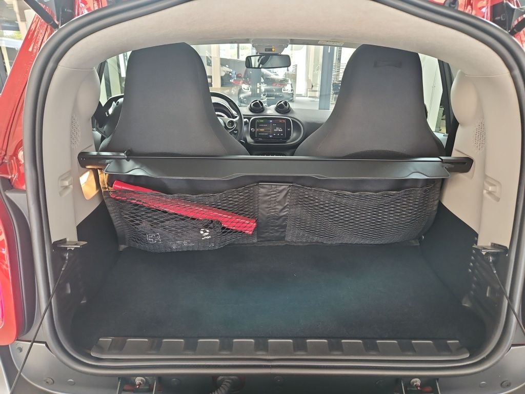 Fahrzeugabbildung Smart EQ ForTwo Pano Tempomat Navi LED SHZ SpurH KAM