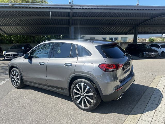 Mercedes-Benz GLA 220