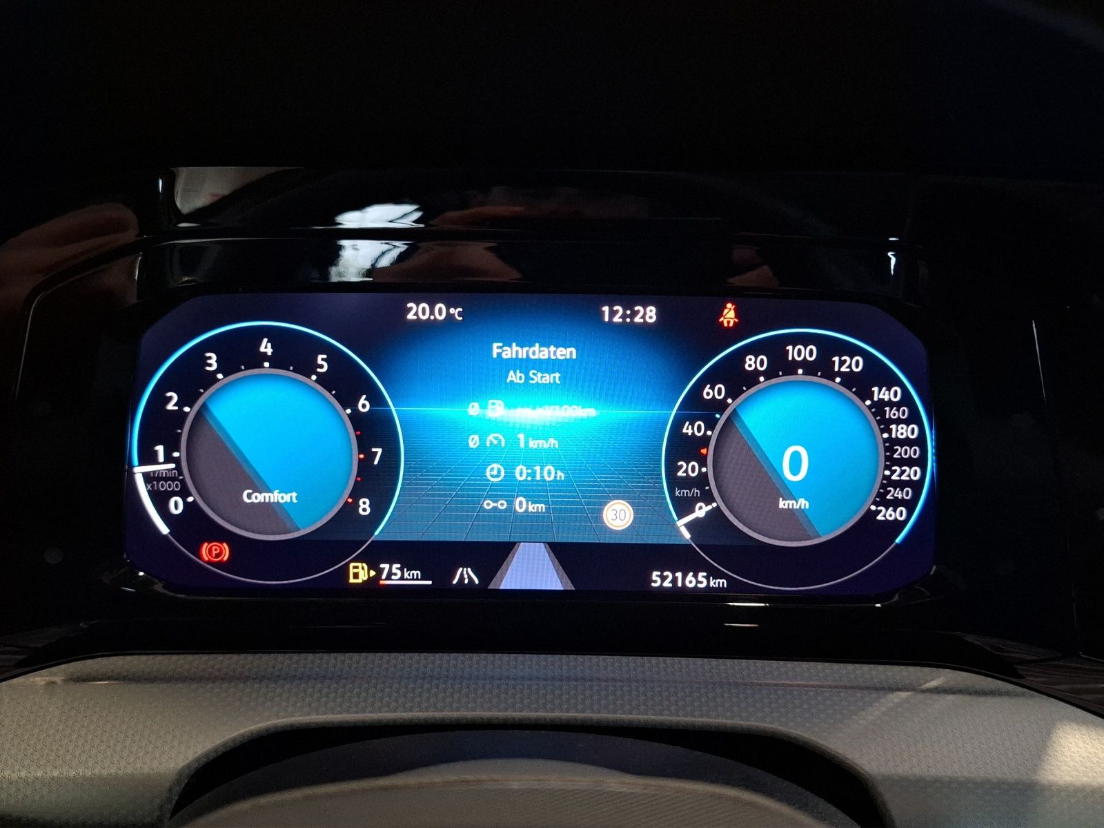 Fahrzeugabbildung Volkswagen Golf VIII Variant TSI Move Standhzg. LED AHK Car