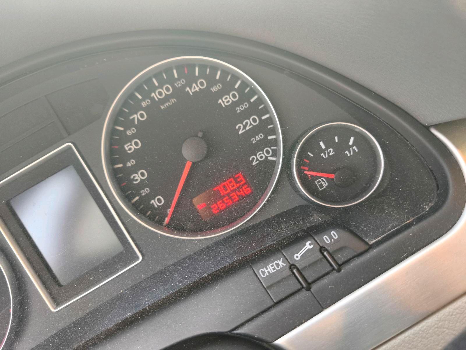 Audi A4 2005 — photo 9
