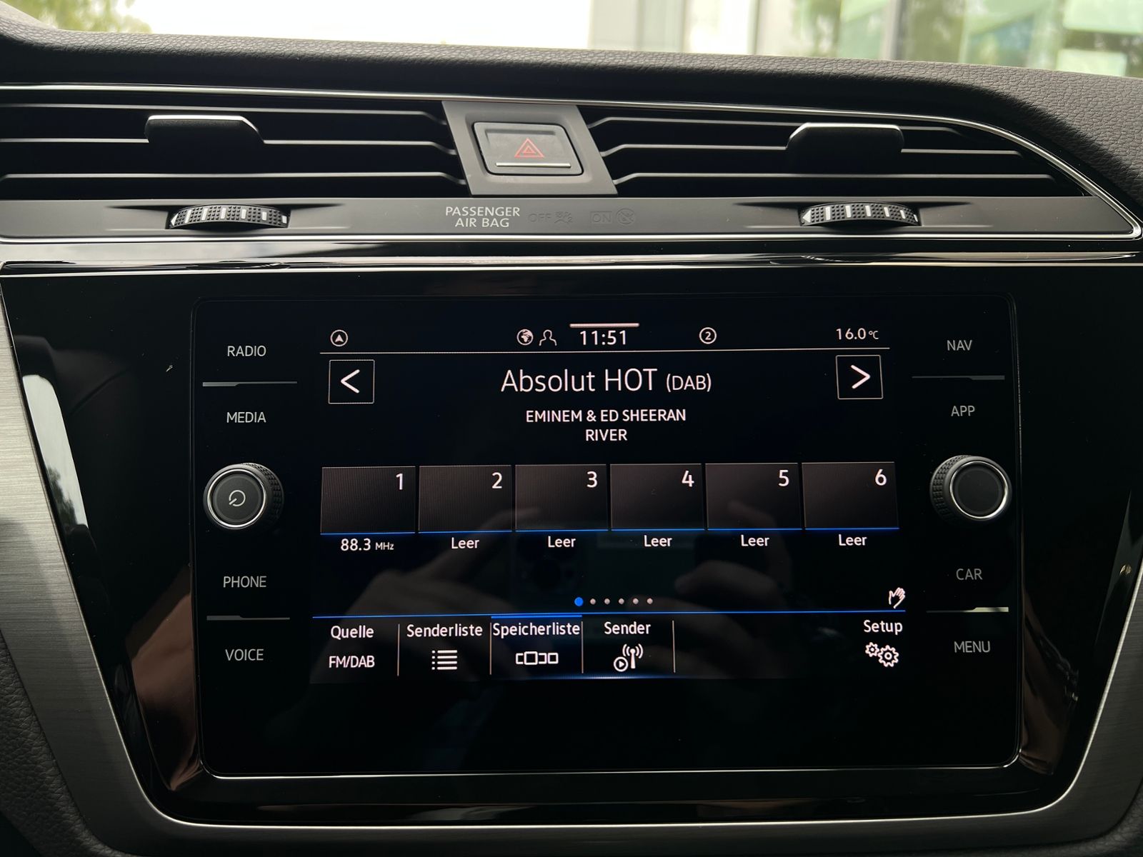 Fahrzeugabbildung Volkswagen Touran Comfortline 1.5 TSI DSG *LED, AHK, 7-Sitz