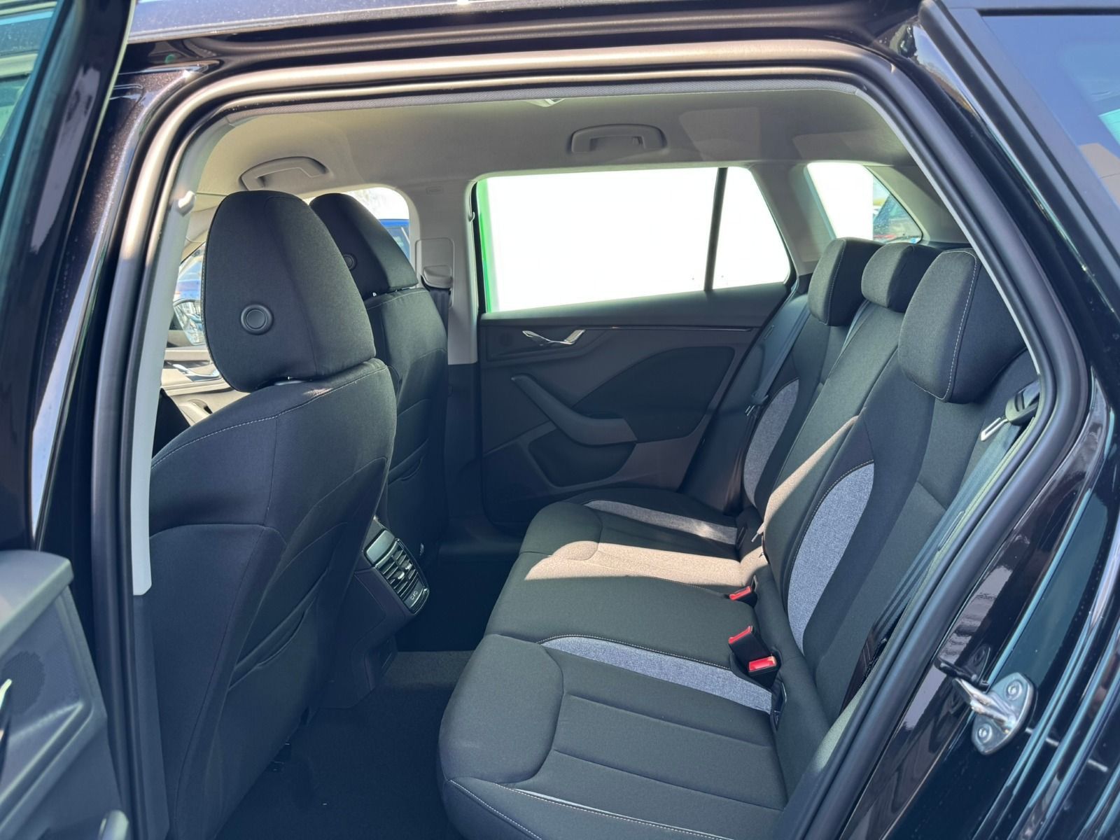 Fahrzeugabbildung SKODA Kamiq Selection 1,0 TSI 85 kW 7-Gang-DSG