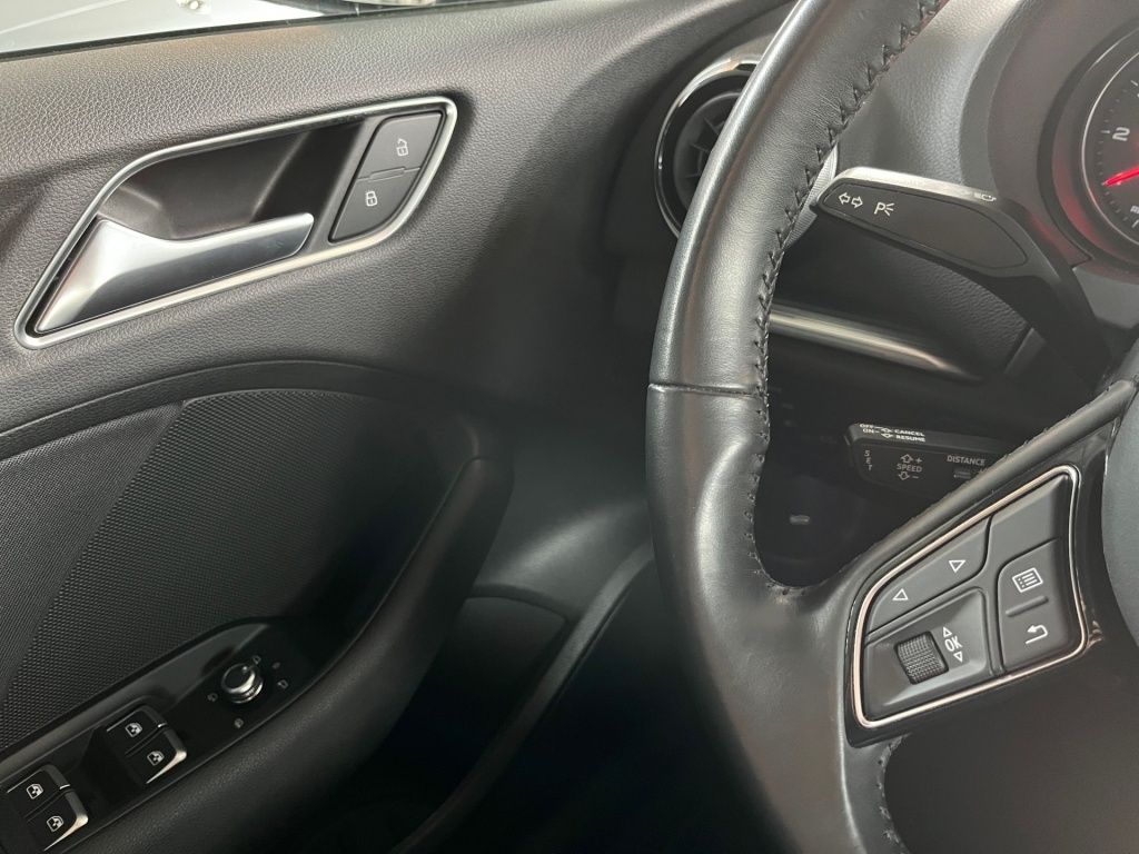 Fahrzeugabbildung Audi A3 35 TFSI Limo ACC Kamera Bi-Xenon PTS Navi