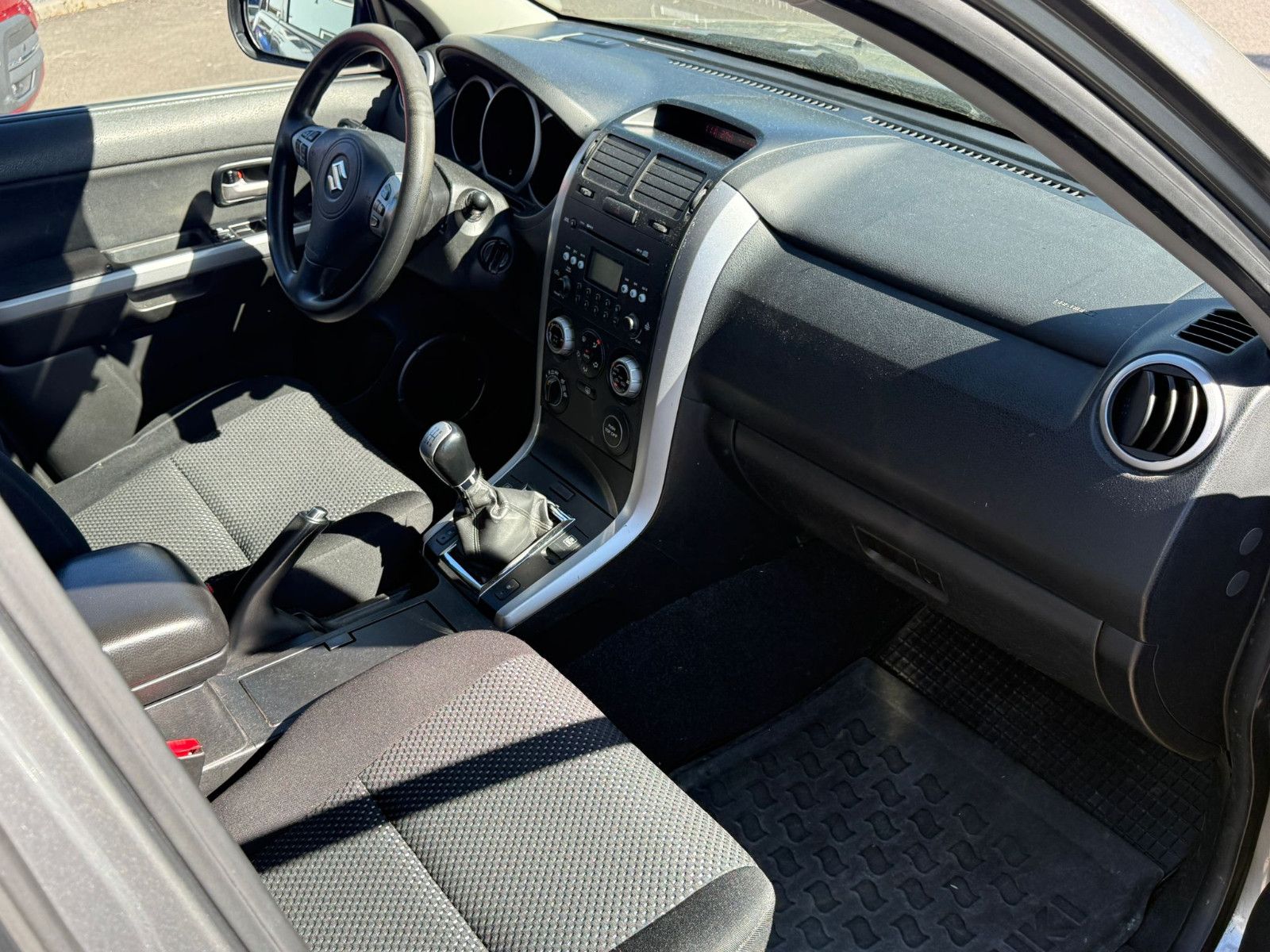 Fahrzeugabbildung Suzuki Grand Vitara 1.9 DDIS Comfort AHK Klimaaut PDC