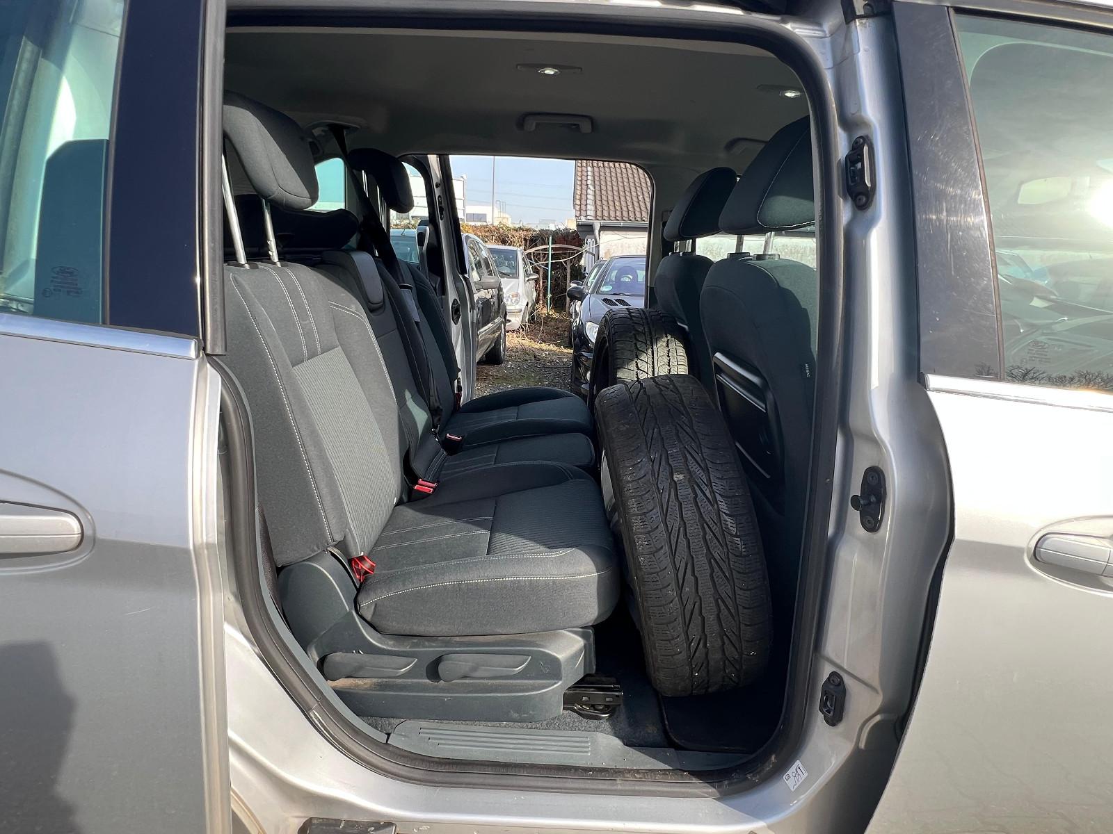 Ford Grand C-MAX 2011 — photo 16